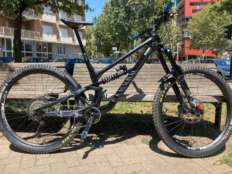 Used Canyon Torque 29 CF 8 2023 2023 Mountainbike, Black, 29 — image 1 of 3