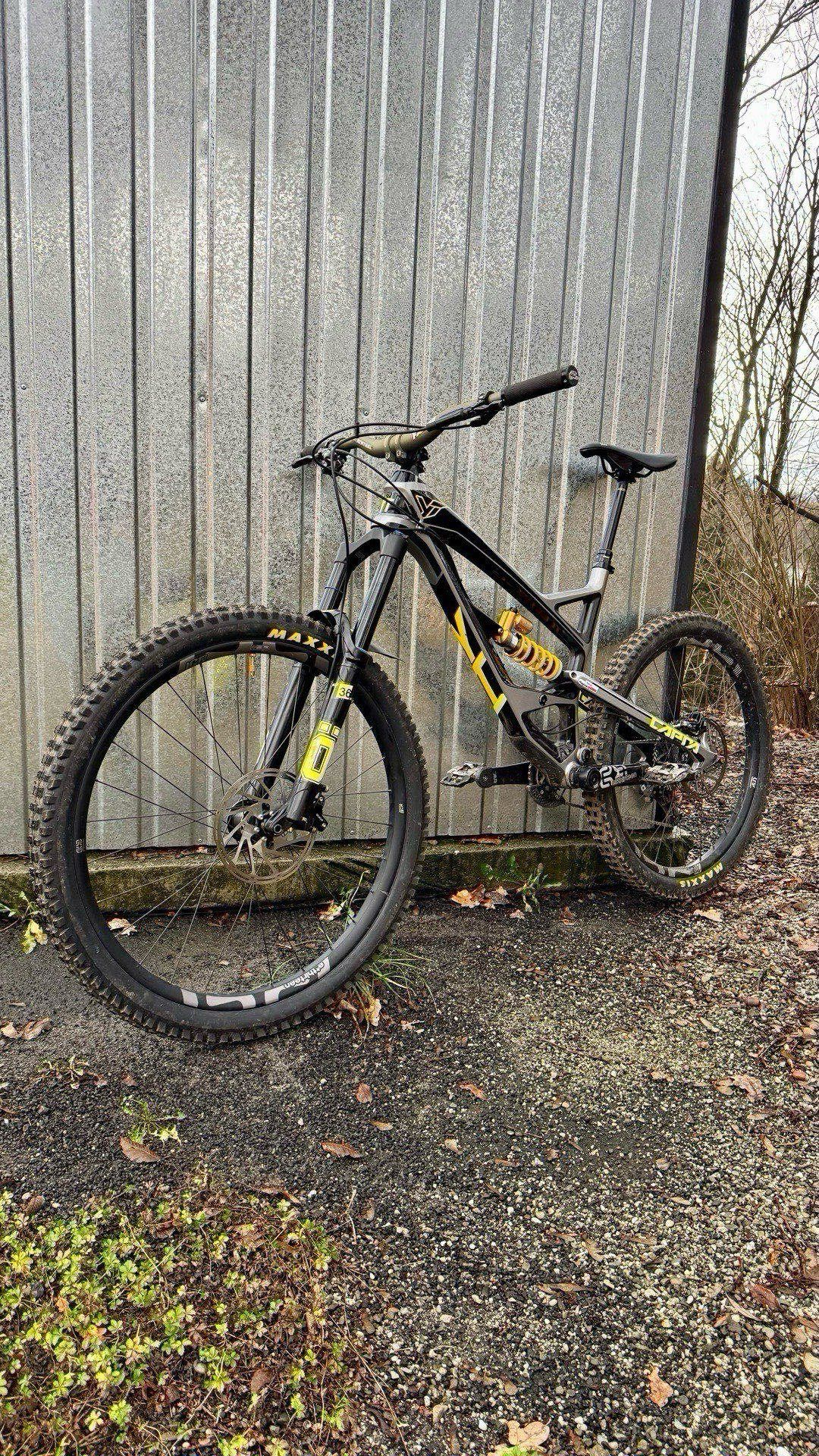 YT Industries Capra 27 CF Pro Race used in L buycycle