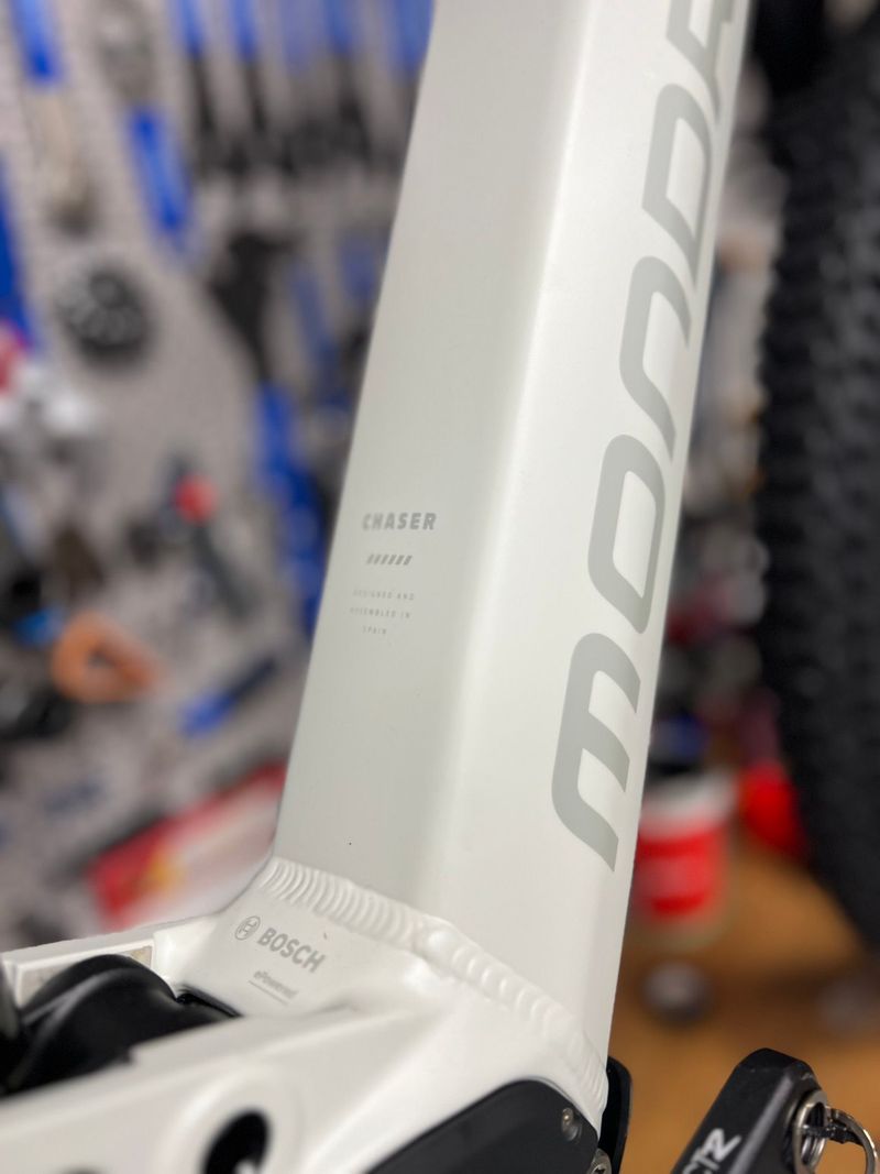 Used Mondraker CHASER R 2024 2024 Mountainbike, Light Gray, 29 — image 6 of 21