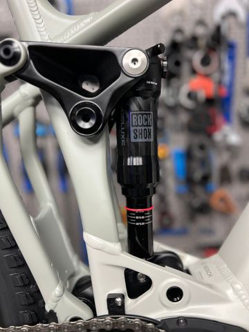 Used Mondraker CHASER R 2024 2024 Mountainbike, Light Gray, 29 — image 5 of 21