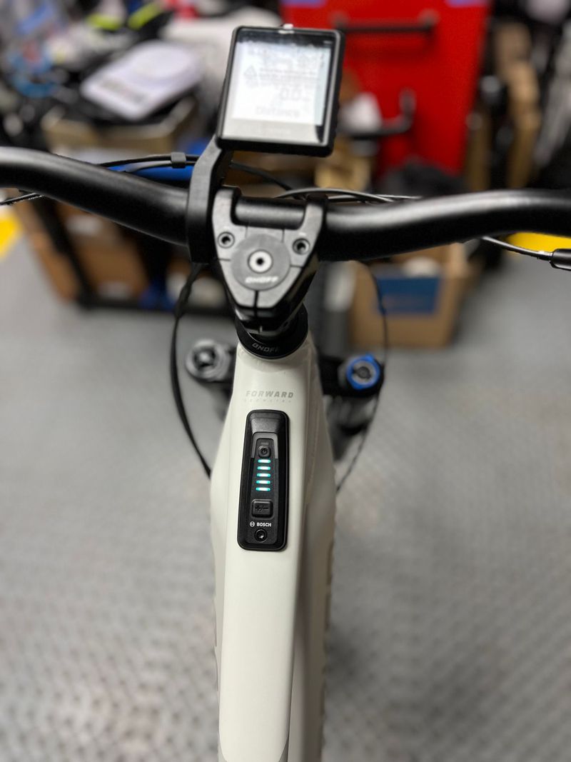 Used Mondraker CHASER R 2024 2024 Mountainbike, Light Gray, 29 — image 18 of 21