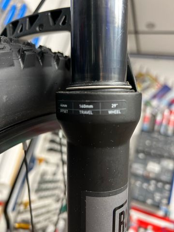 Used Mondraker CHASER R 2024 2024 Mountainbike, Light Gray, 29 — image 15 of 21