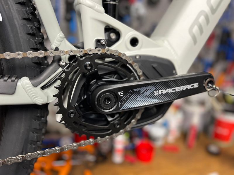 Used Mondraker CHASER R 2024 2024 Mountainbike, Light Gray, 29 — image 4 of 21