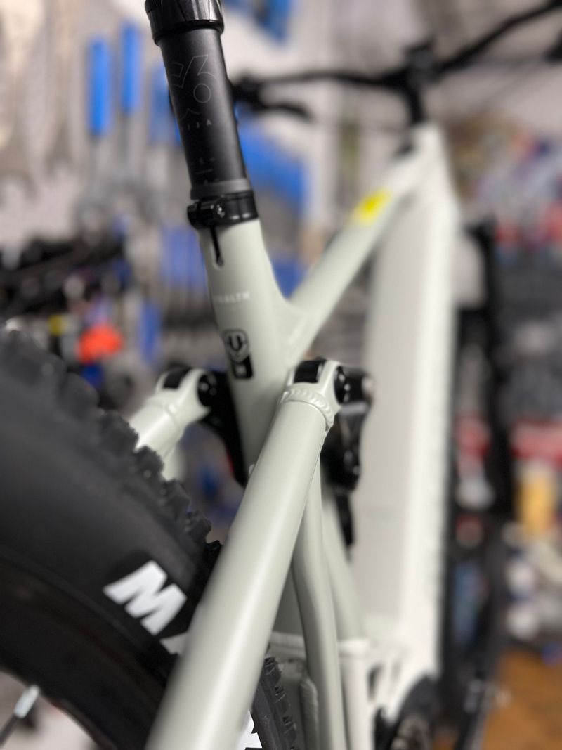 Used Mondraker CHASER R 2024 2024 Mountainbike, Light Gray, 29 — image 7 of 21