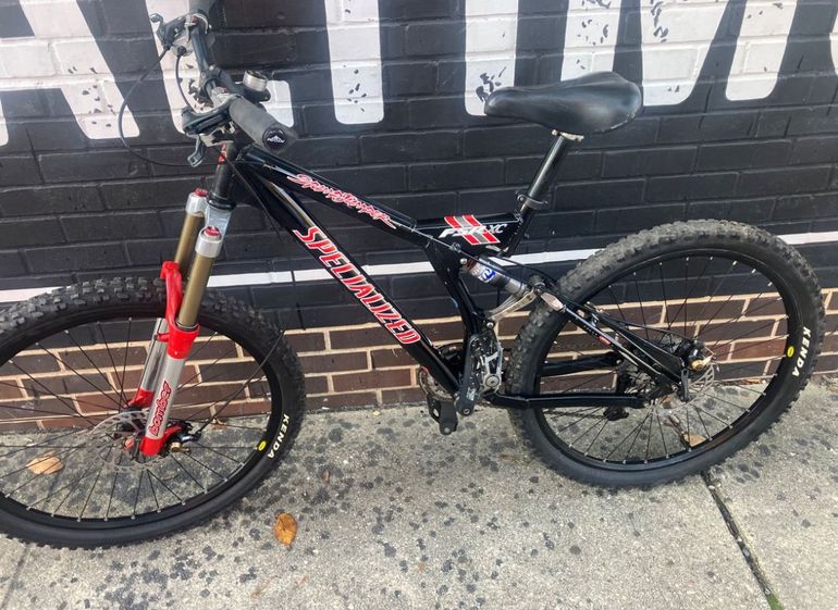 Used Specialized Stumpjumper FSR Pro Carbon 2009 2009 Mountainbike, Negro — image 9 of 11