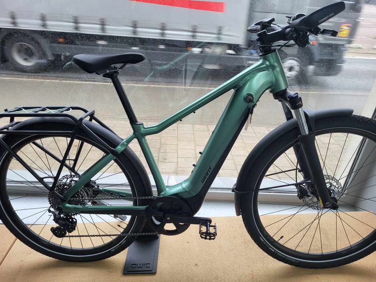 Used Giant Explore E+ 1 2024 Mountainbike, Verde — image 1 of 3