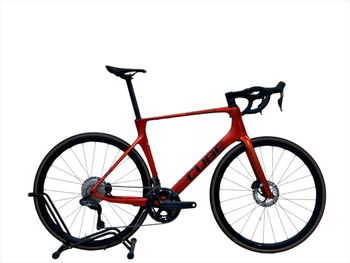 Used CUBE Cube Agree C62 Race Carbon Shimano Ultegra Di2 2024 Road & Gravel, Red — image 1 of 12