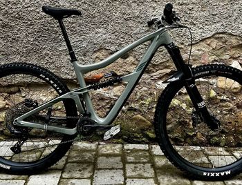Used Ibis Ripmo V2 2022 Mountainbike — image 1 of 9