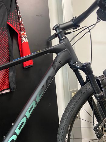 Orbea ALMA H30 2022 2022 Mountainbike usato, Nero — immagine 3 di 4