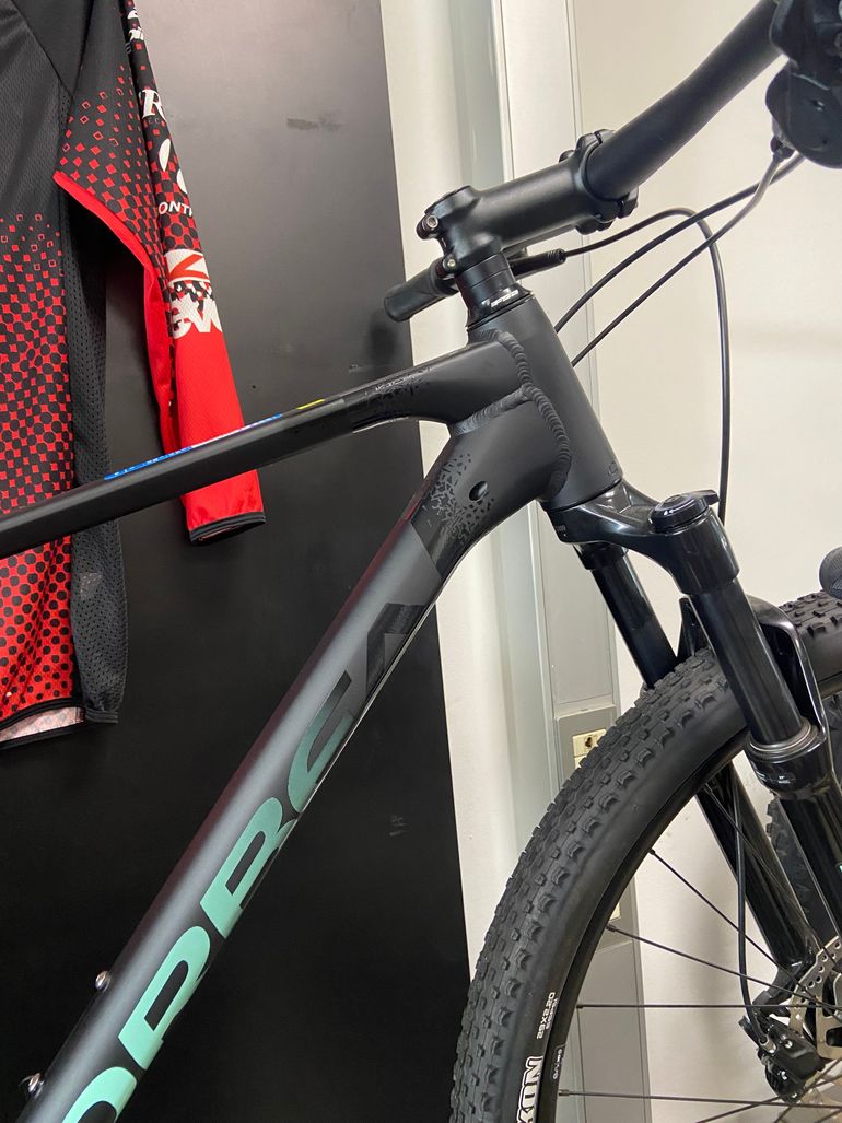 Orbea ALMA H30 2022 2022 Mountainbike usato, Nero — immagine 3 di 4