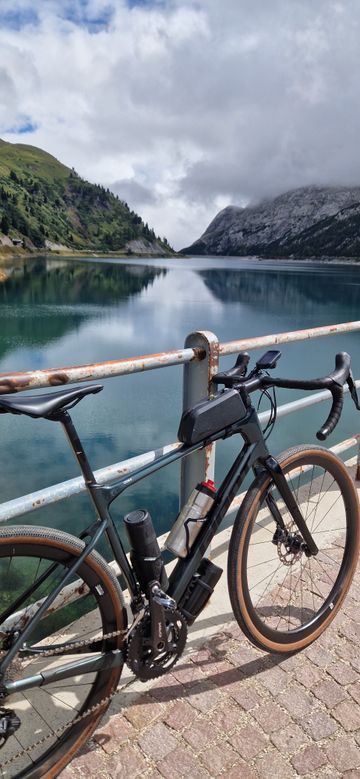 Used Giant Revolt Shimano GRX 2022 Road & Gravel, Green — image 2 of 3