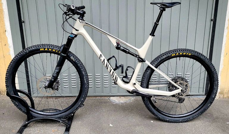 Used Canyon Lux Trail CF 7 2022 2022 Mountainbike, Light Gray, 29 — image 2 of 5