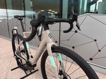 Used Scott Solace Gravel eRIDE 30 2024 2024 Road & Gravel, Light Gray — image 8 of 14