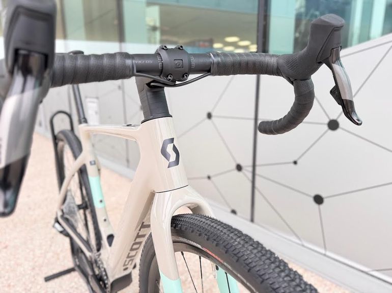 Used Scott Solace Gravel eRIDE 30 2024 2024 Road & Gravel, Light Gray — image 13 of 14