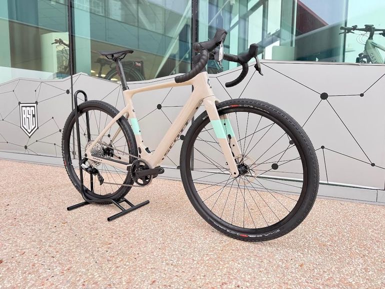 Used Scott Solace Gravel eRIDE 30 2024 2024 Road & Gravel, Light Gray — image 2 of 14