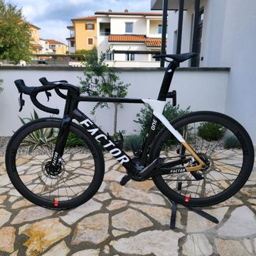 Tweedehands Factor One SRAM Red eTap 2022 Road & Gravel — afbeelding 2 van 8