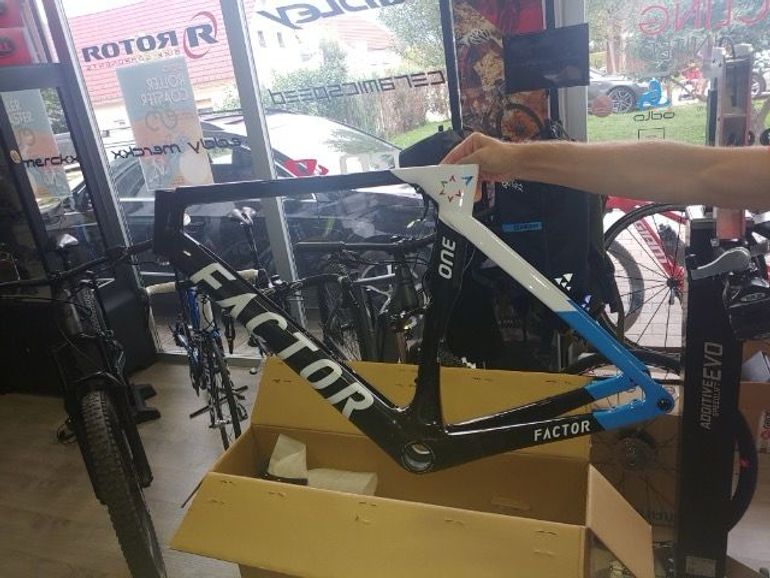 Tweedehands Factor One SRAM Red eTap 2022 Road & Gravel — afbeelding 8 van 8