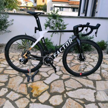 Tweedehands Factor One SRAM Red eTap 2022 Road & Gravel — afbeelding 1 van 8