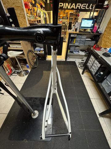 Used Pinarello X1 toray 600 Frameset 2024 Road & Gravel, White — image 2 of 3