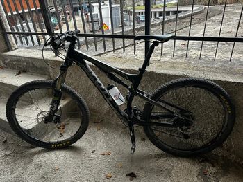 Used Scott Genius 740 2017 2017 Mountainbike, Black, 27.5 — image 1 of 5