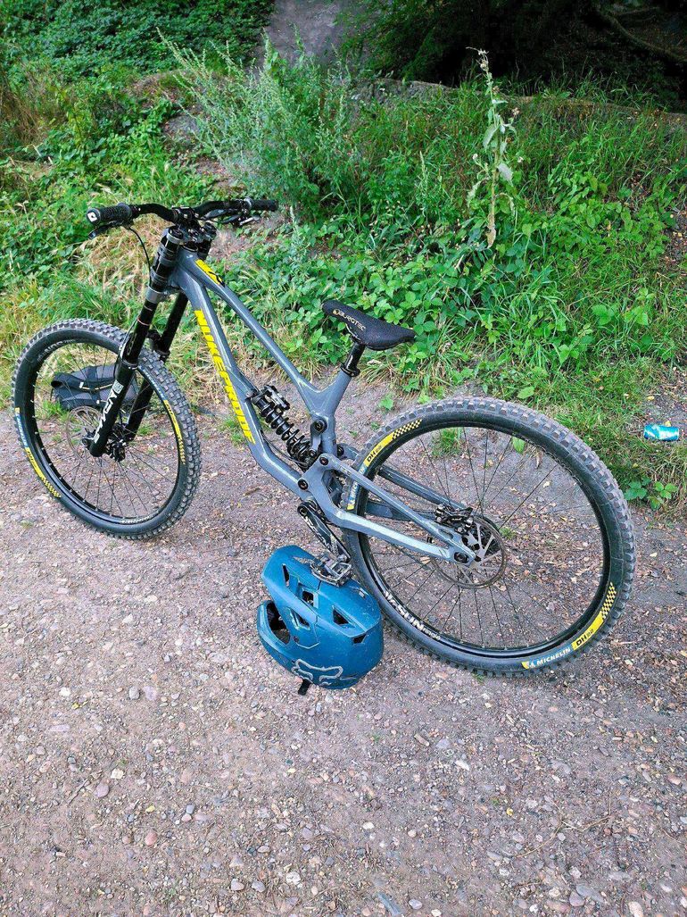 Used Nukeproof Dissent 290 Comp 2022 2022 Mountainbike, Black, 29 — image 3 of 4