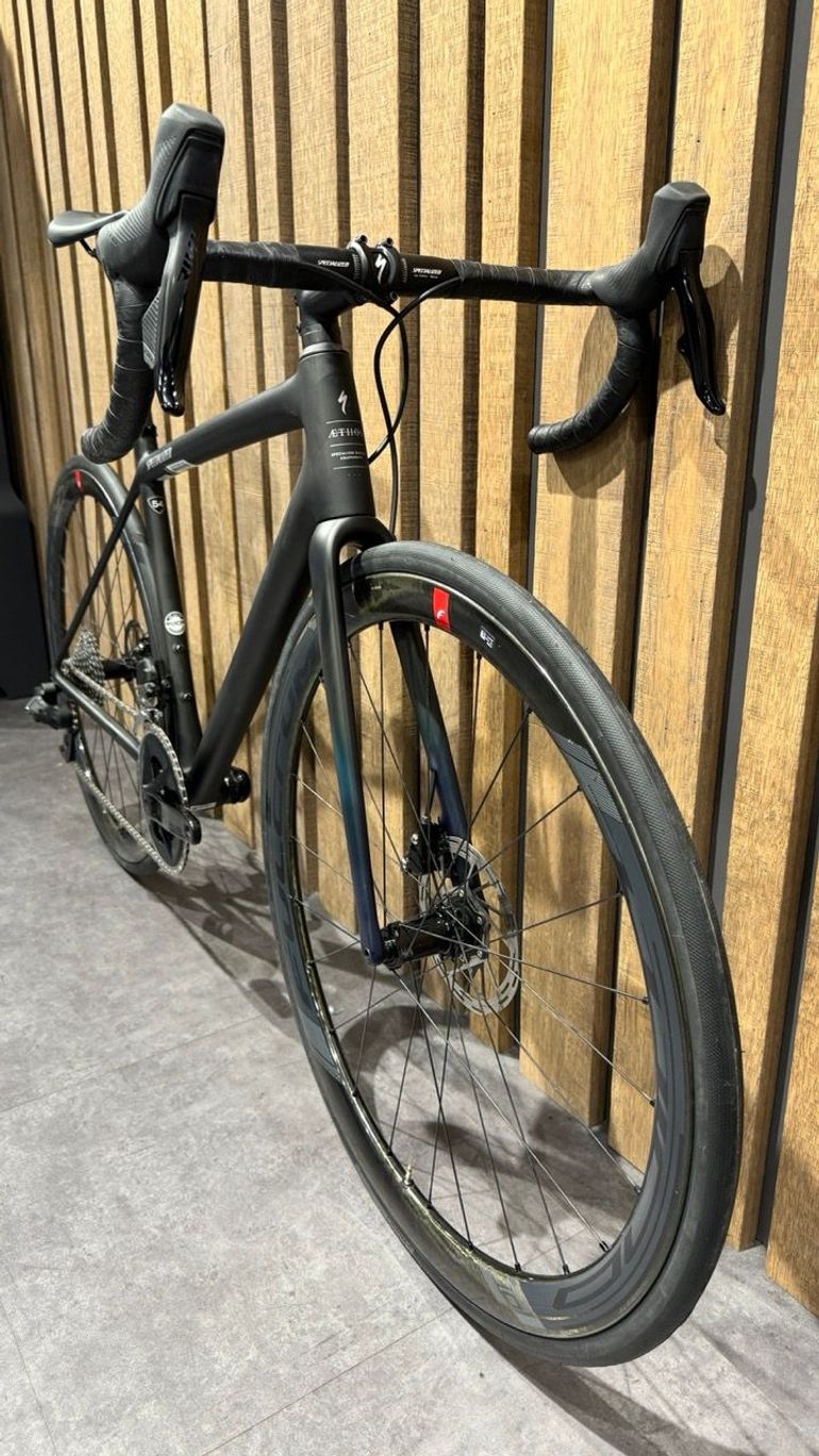 Specialized Aethos Comp - Rival eTap AXS used in 54 cm | buycycle USA