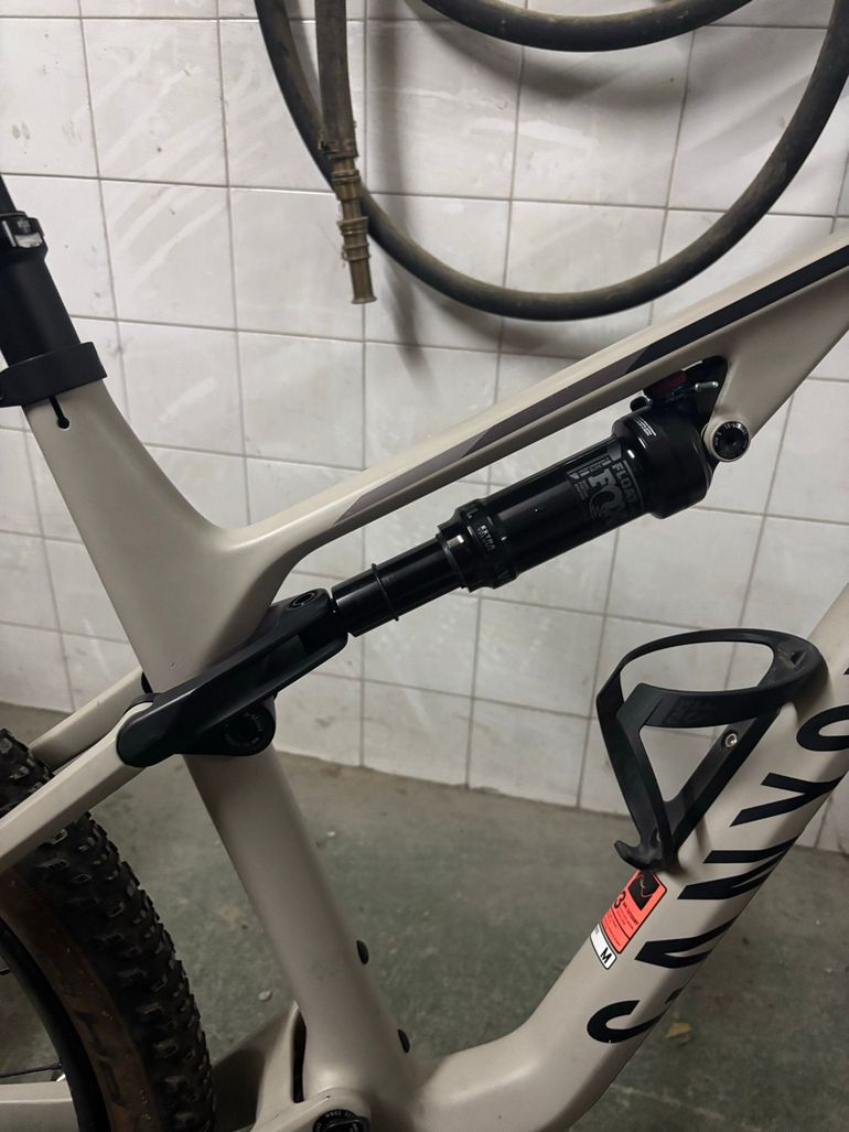 Used Canyon Lux Trail CF 6 2023 2023 Mountainbike, Light Gray, 29 — image 12 of 14