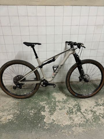 Tweedehands Canyon Lux Trail CF 6 2023 2023 Mountainbike — afbeelding 1 van 7