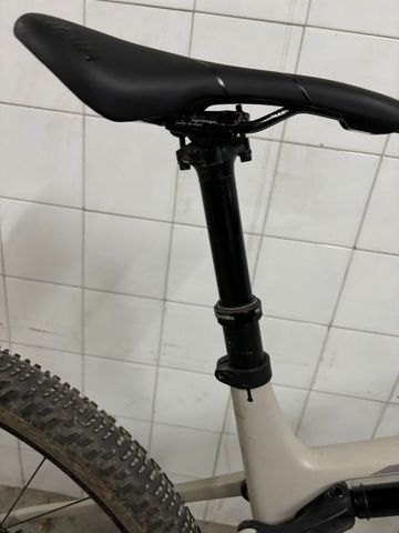 Tweedehands Canyon Lux Trail CF 6 2023 2023 Mountainbike — afbeelding 7 van 7