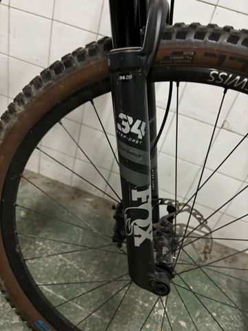 Tweedehands Canyon Lux Trail CF 6 2023 2023 Mountainbike — afbeelding 5 van 7