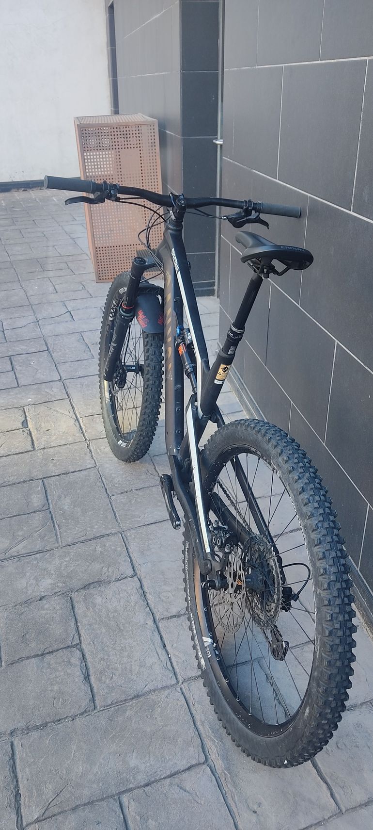 Used Canyon Spectral 7 2021 2021 Mountainbike, Black, 27.5 — image 2 of 3