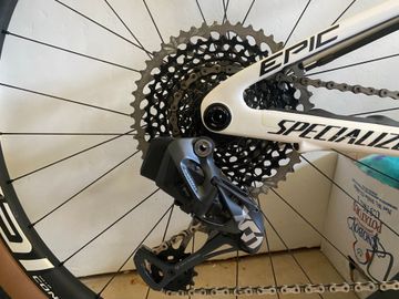Used Specialized Epic Pro 2021 2021 Mountainbike, White, 29 — image 3 of 3