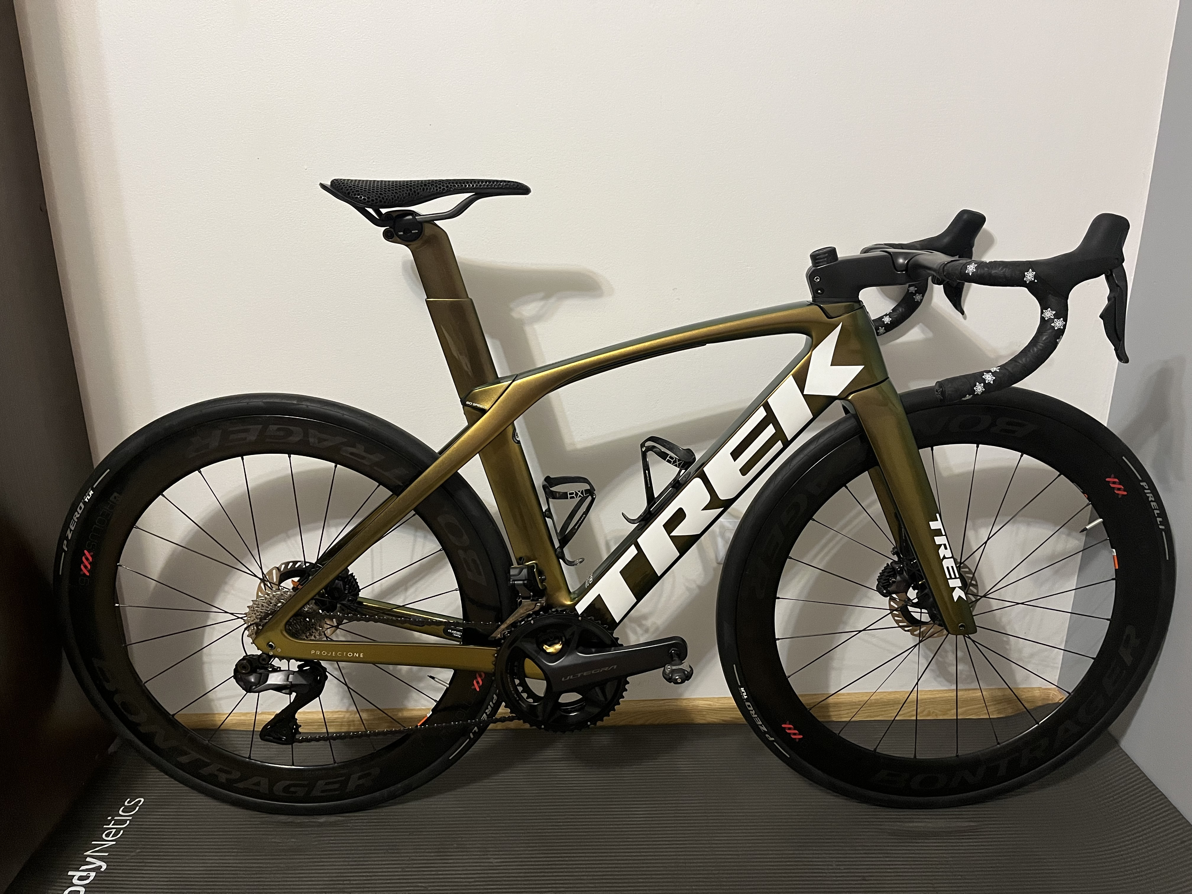 Trek 2024 madone gold