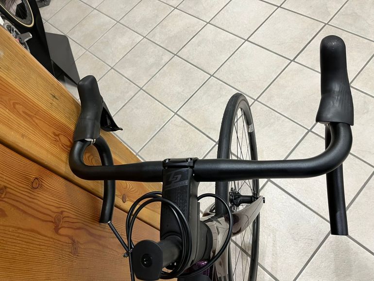 Used Lapierre Xelius SL 5.0 Di2 2024 2024 Road & Gravel — image 10 of 12