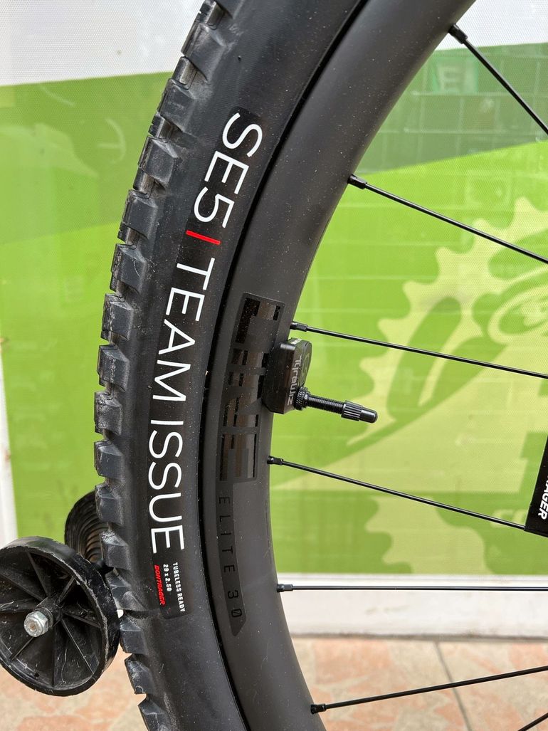 Used Trek Fuel EX 9.8 GX AXS Gen 6 2023 Mountainbike — image 11 of 12