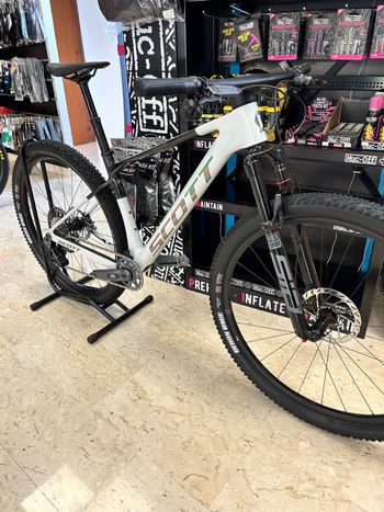 Used Scott Scale RC Team Issue 2025 Mountainbike, Black, 29 — image 8 of 9