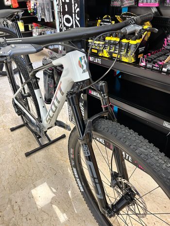 Used Scott Scale RC Team Issue 2025 Mountainbike, Black, 29 — image 2 of 9