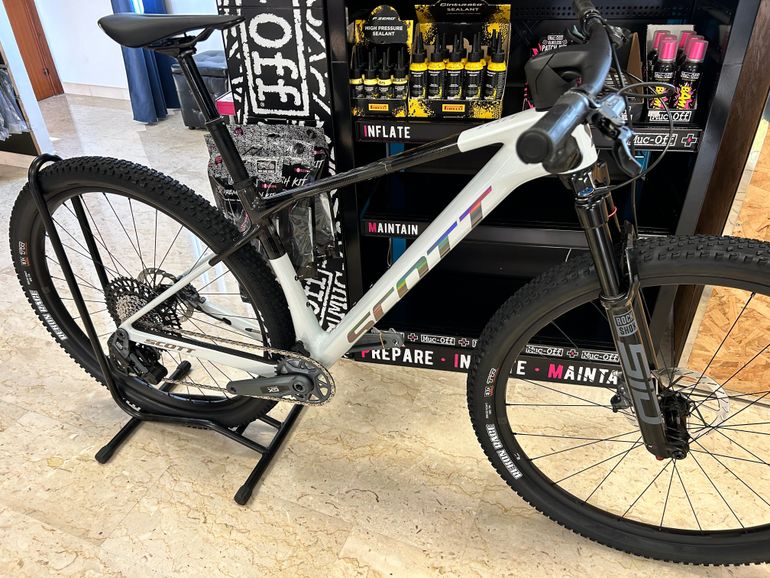 Used Scott Scale RC Team Issue 2025 Mountainbike, Black, 29 — image 7 of 9