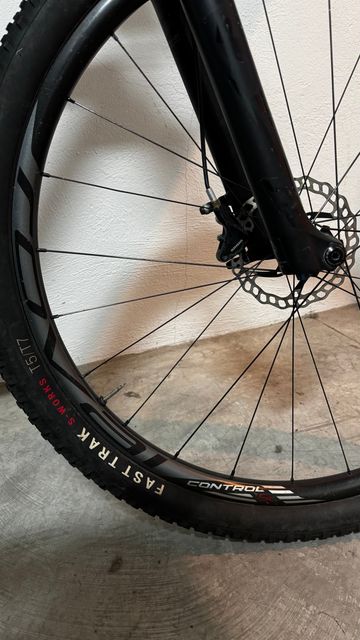 Specialized Stumpjumper SRAM GX Eagle 2016 Mountainbike usato, Nero — immagine 4 di 5