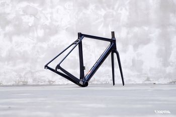 Used Canyon Ultimate CF SLX 8.0 Di2 2020 Frameset 2020 Road & Gravel, Nero — image 4 of 15