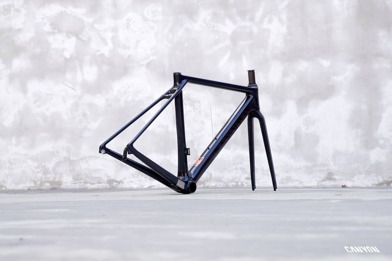 Used Canyon Ultimate CF SLX 8.0 Di2 2020 Frameset 2020 Road & Gravel, Nero — image 4 of 15