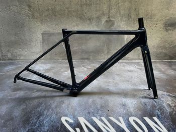 Used Canyon Ultimate CF SLX 8.0 Di2 2020 Frameset 2020 Road & Gravel, Nero — image 1 of 15