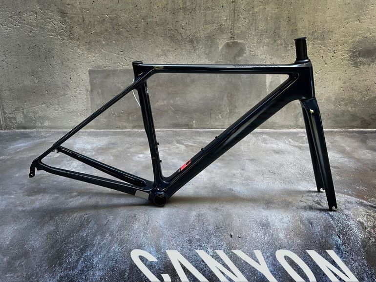 Used Canyon Ultimate CF SLX 8.0 Di2 2020 Frameset 2020 Road & Gravel, Nero — image 1 of 15