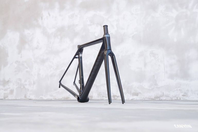 Used Canyon Ultimate CF SLX 8.0 Di2 2020 Frameset 2020 Road & Gravel, Nero — image 2 of 15