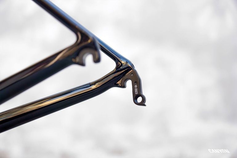 Used Canyon Ultimate CF SLX 8.0 Di2 2020 Frameset 2020 Road & Gravel, Nero — image 10 of 15