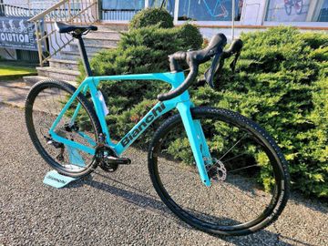 Bianchi Impulso COMP GRX 610 disc 2023 2023 Road & Gravel d'occasion — image 2 sur 5