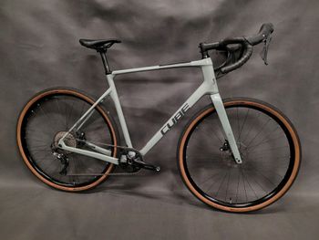 Gebrauchtes CUBE NUROAD C:62 PRO 2023 2023 Road & Gravel, Hellgrau — Bild 1 von 9