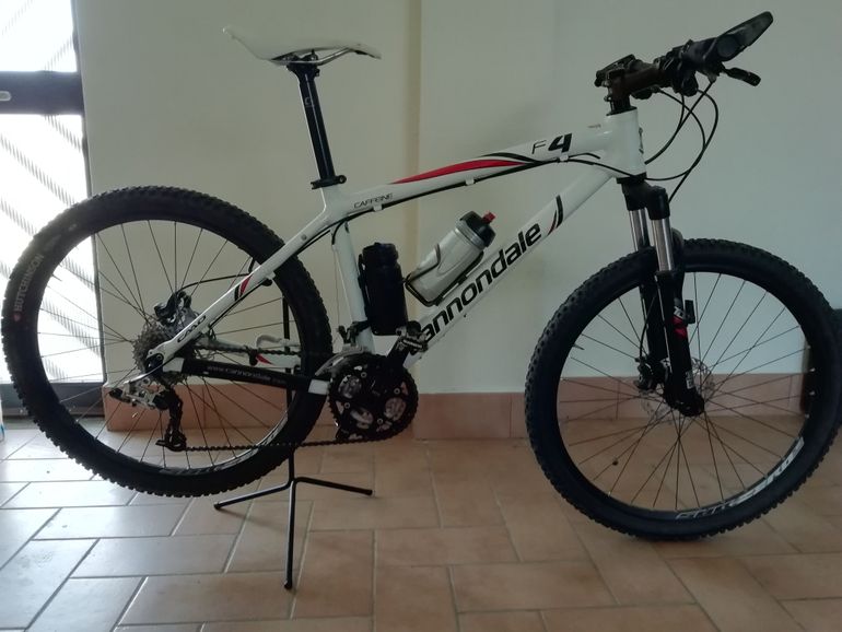 Used Cannondale F4 caffeine 2009 Mountainbike, White, 26 — image 2 of 6