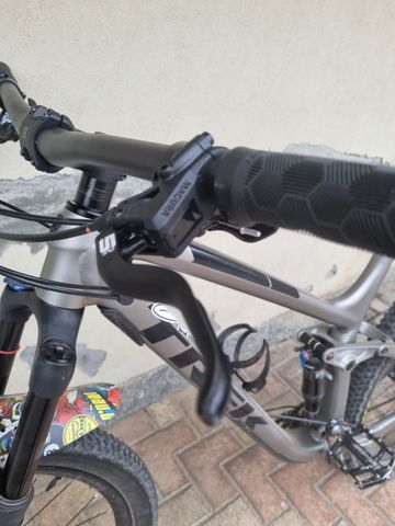 Trek Fuel EX 7 29 2019 2019 Mountainbike usato, Grigio chiaro — immagine 5 di 7