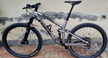 Trek Fuel EX 7 29 2019 2019 Mountainbike usato, Grigio chiaro — immagine 1 di 7